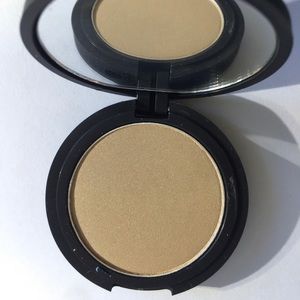 Le Metier de Beaute Canvas True Colour Eye Shadow